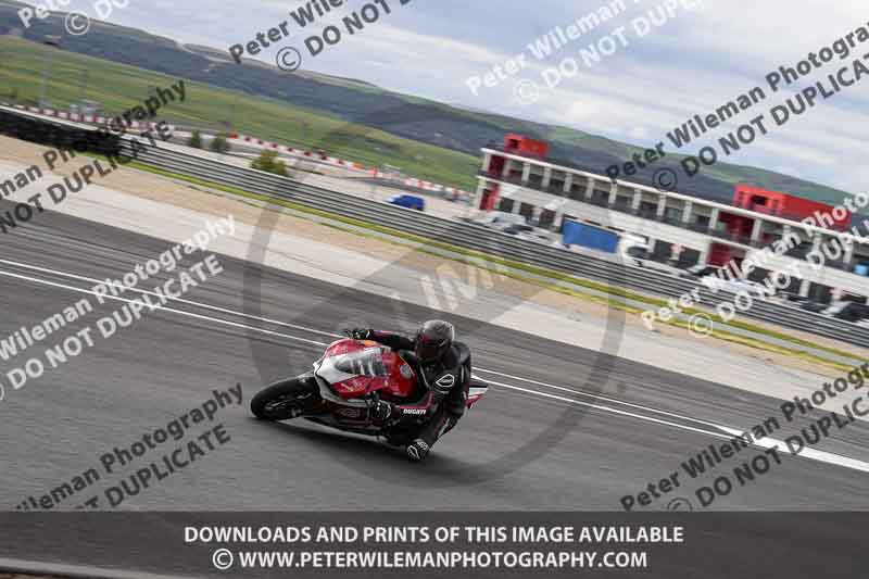 cadwell no limits trackday;cadwell park;cadwell park photographs;cadwell trackday photographs;enduro digital images;event digital images;eventdigitalimages;navarra;no limits trackdays;peter wileman photography;racing digital images;trackday digital images;trackday photos